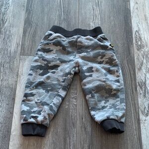 Caterpillar Kids' Black and Gray Camouflage Joggers